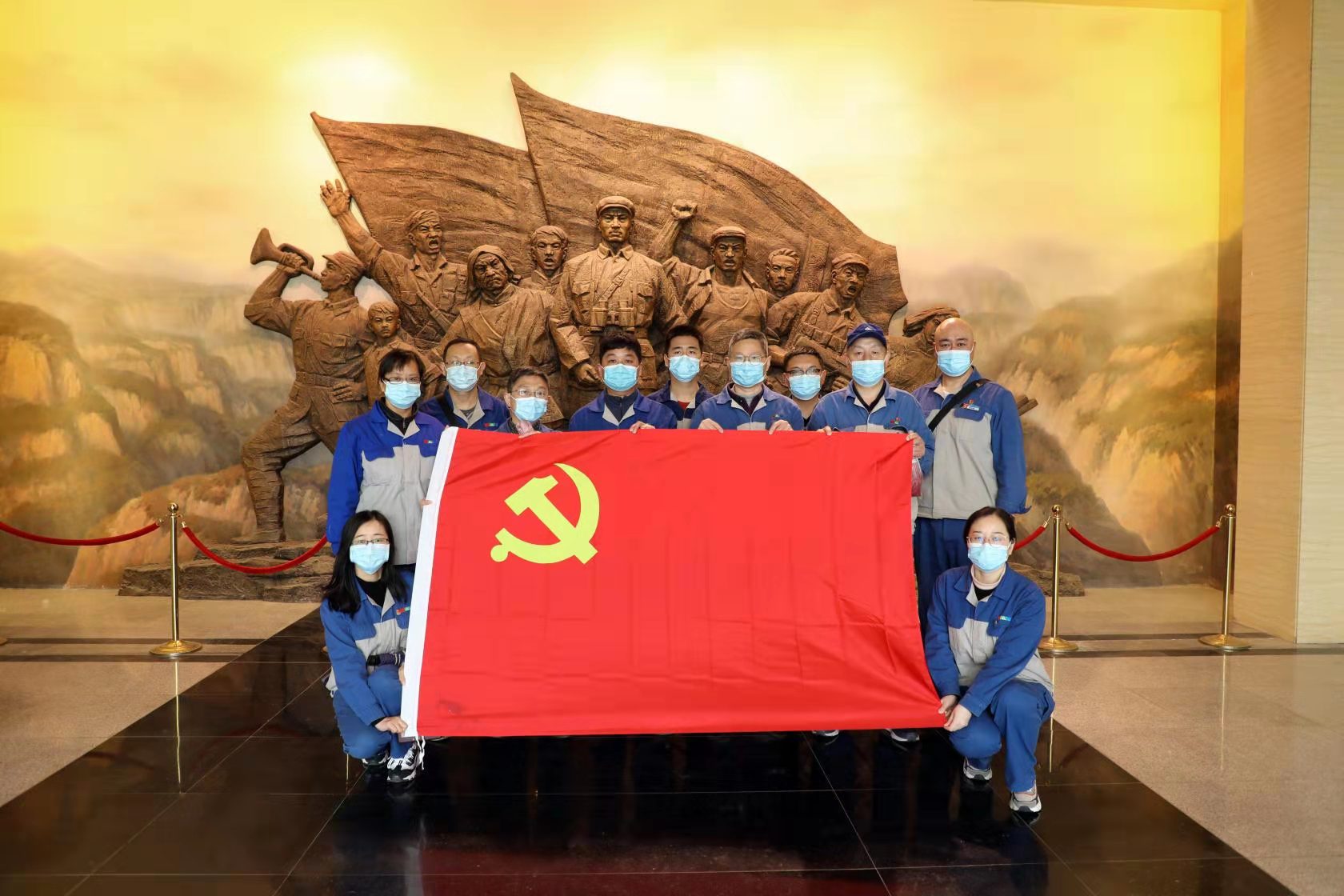 疏雨洗清明 芳菲祭英烈—— 安彩高科開(kāi)展“學(xué)黨史、祭英烈、傳精神”主題活動(dòng)